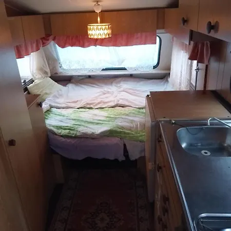 Konkelotie White Caravan Κάμπινγκ